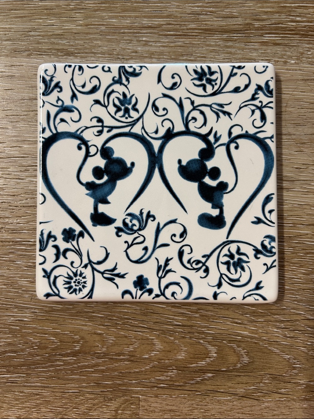 Disney Mickey Mouse and Minnie Mouse Tile